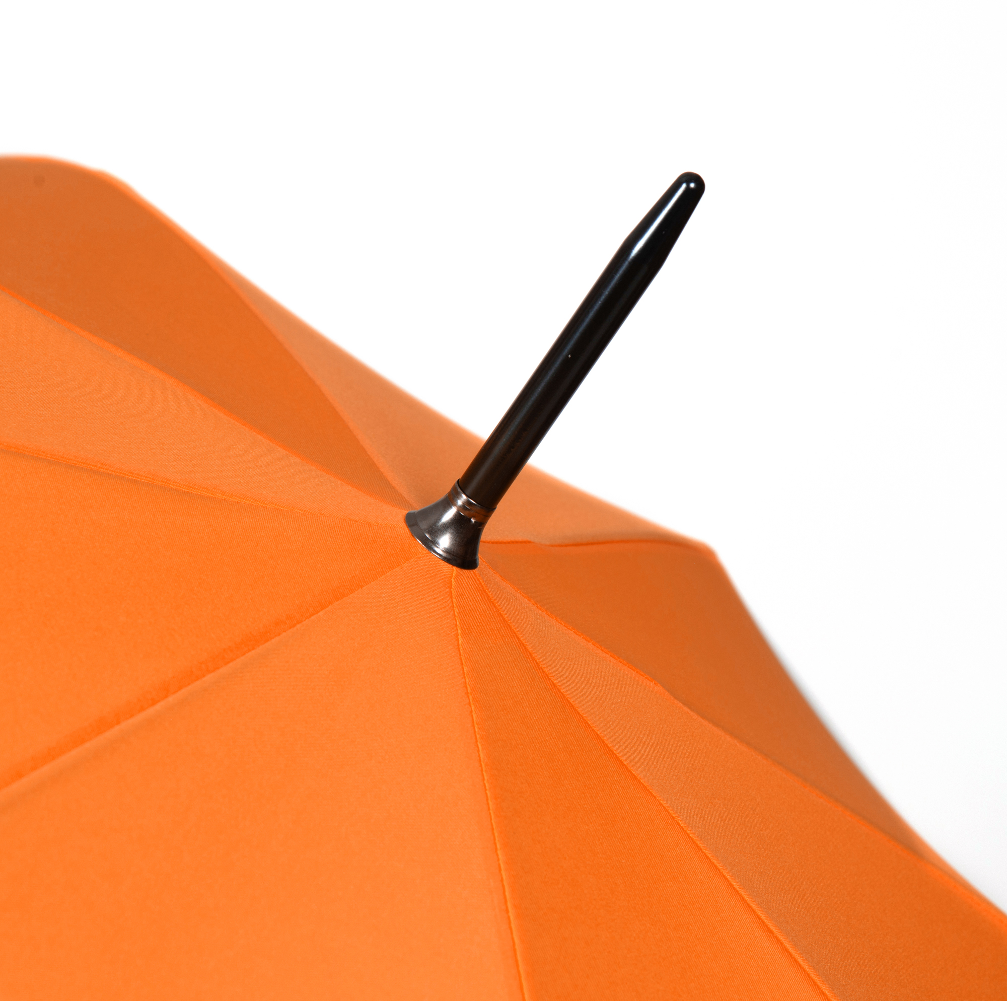 Detail der Schirmspitze am orangen Regenschirm Long Matic Rain