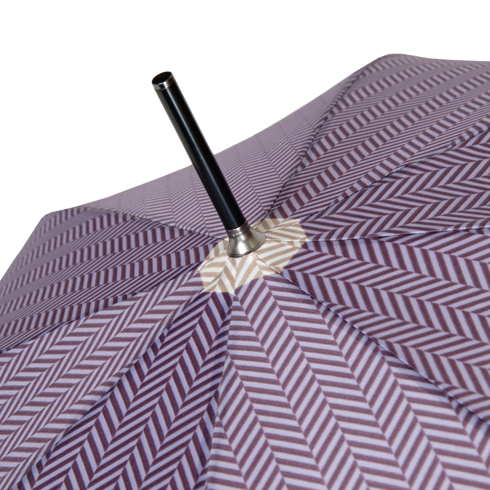 Detail of the Long Matic in purple: umbrella top on the herringbone pattern