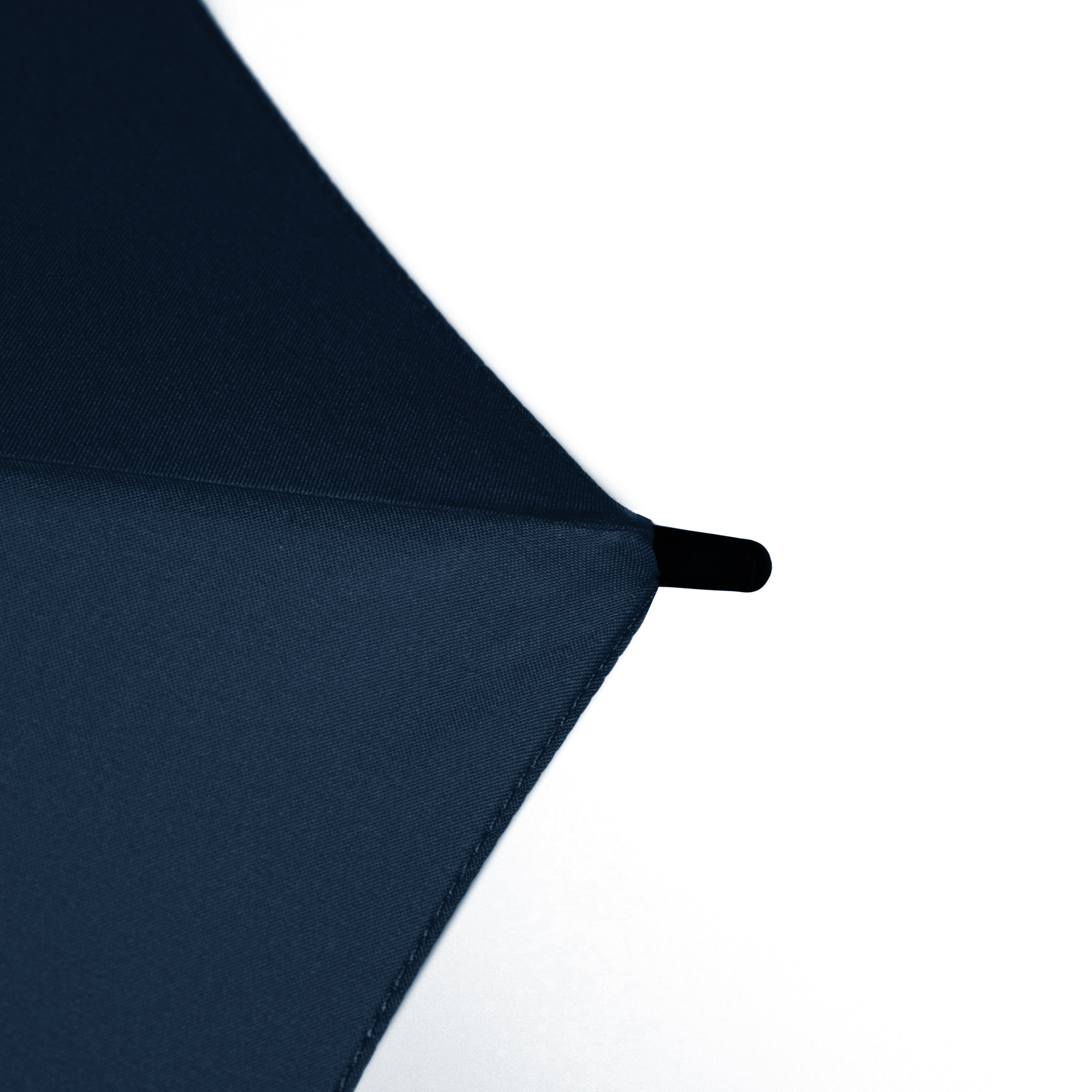 Close-up of an umbrella tip on the navy blue umbrella Long Matic Rain
