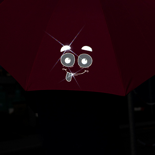Reflektierendes Smiley auf pinkem Regenschirm Alu Mini bei Dunkelheit
