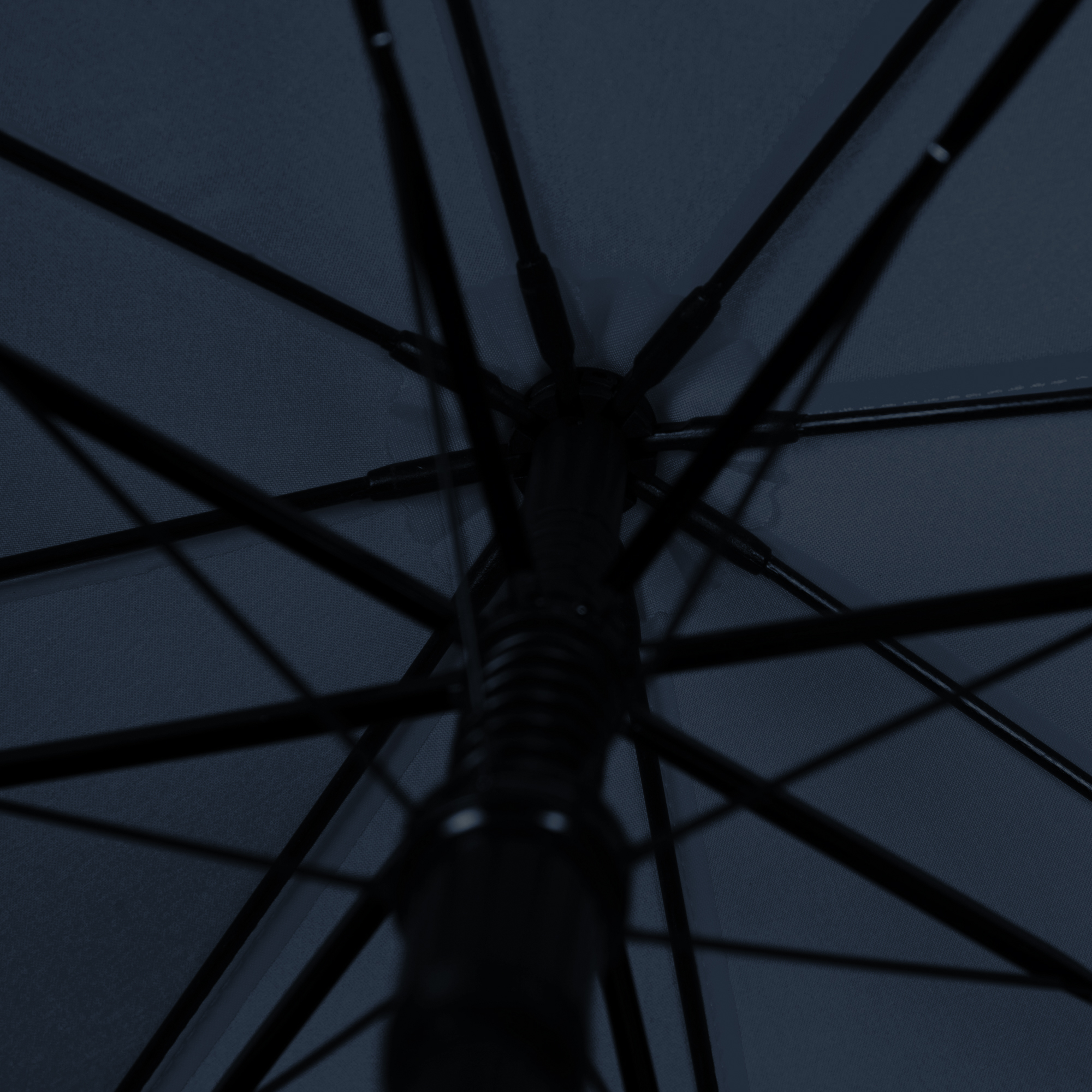 Close-up of the frame on the navy blue umbrella Long Matic Rain